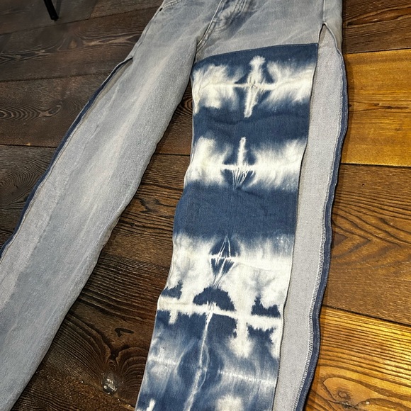 Levi's Faded Denim Jeans - Picture 2 of 4